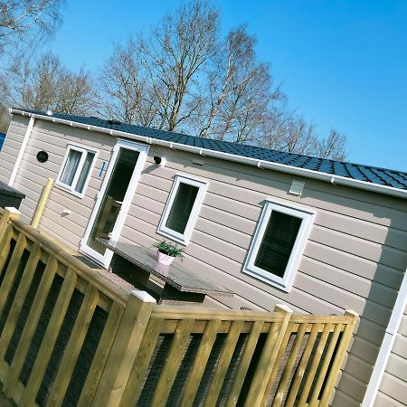Bj Chalets - De Rug 1 - Vakantiepark Lauwersoog - Luxe Chalet Met Vaatwasser! Vroege Incheck! Exterior foto
