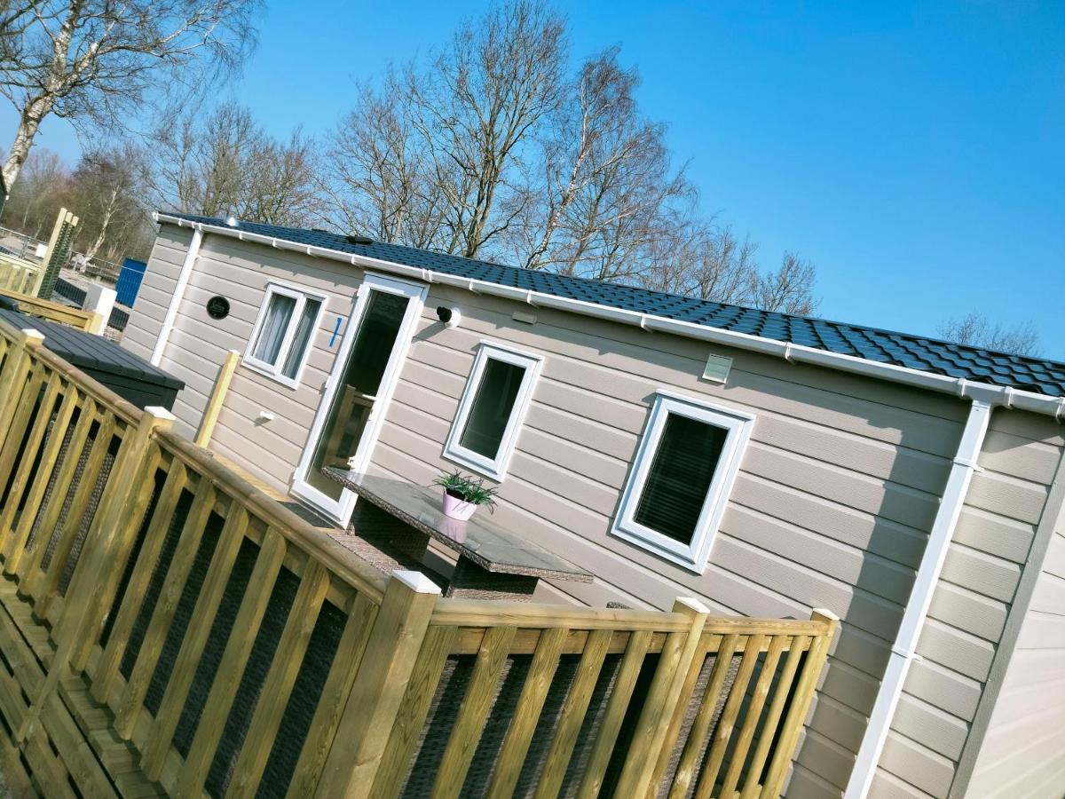 Bj Chalets - De Rug 1 - Vakantiepark Lauwersoog - Luxe Chalet Met Vaatwasser! Vroege Incheck! Exterior foto
